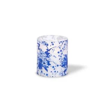 Восковая свеча ручной заливки 3,5 дюйма D x 4 дюйма H из синего матового стекла с цветочным рисунком и свечением exclusive™